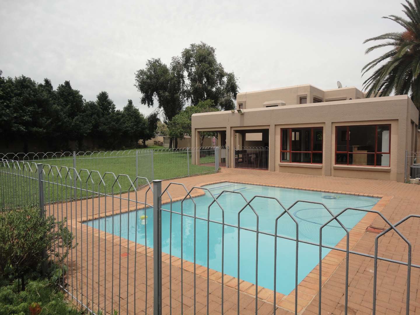 2 Bedroom Property for Sale in Magaliessig Gauteng