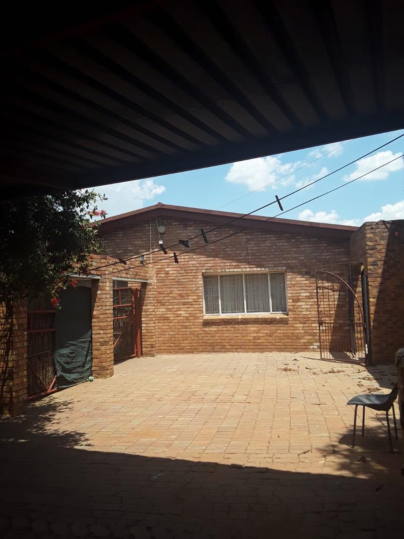 10 Bedroom Property for Sale in Actonville Ext 4 Gauteng