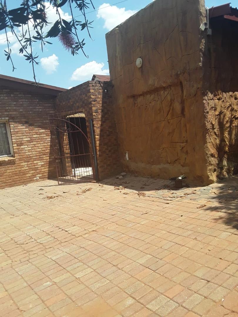 10 Bedroom Property for Sale in Actonville Ext 4 Gauteng