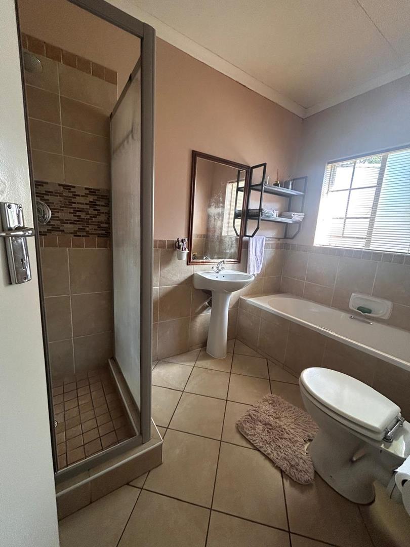 3 Bedroom Property for Sale in Noordwyk Gauteng