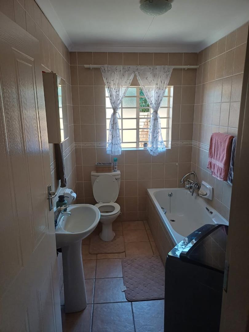 To Let 3 Bedroom Property for Rent in Montana Gauteng