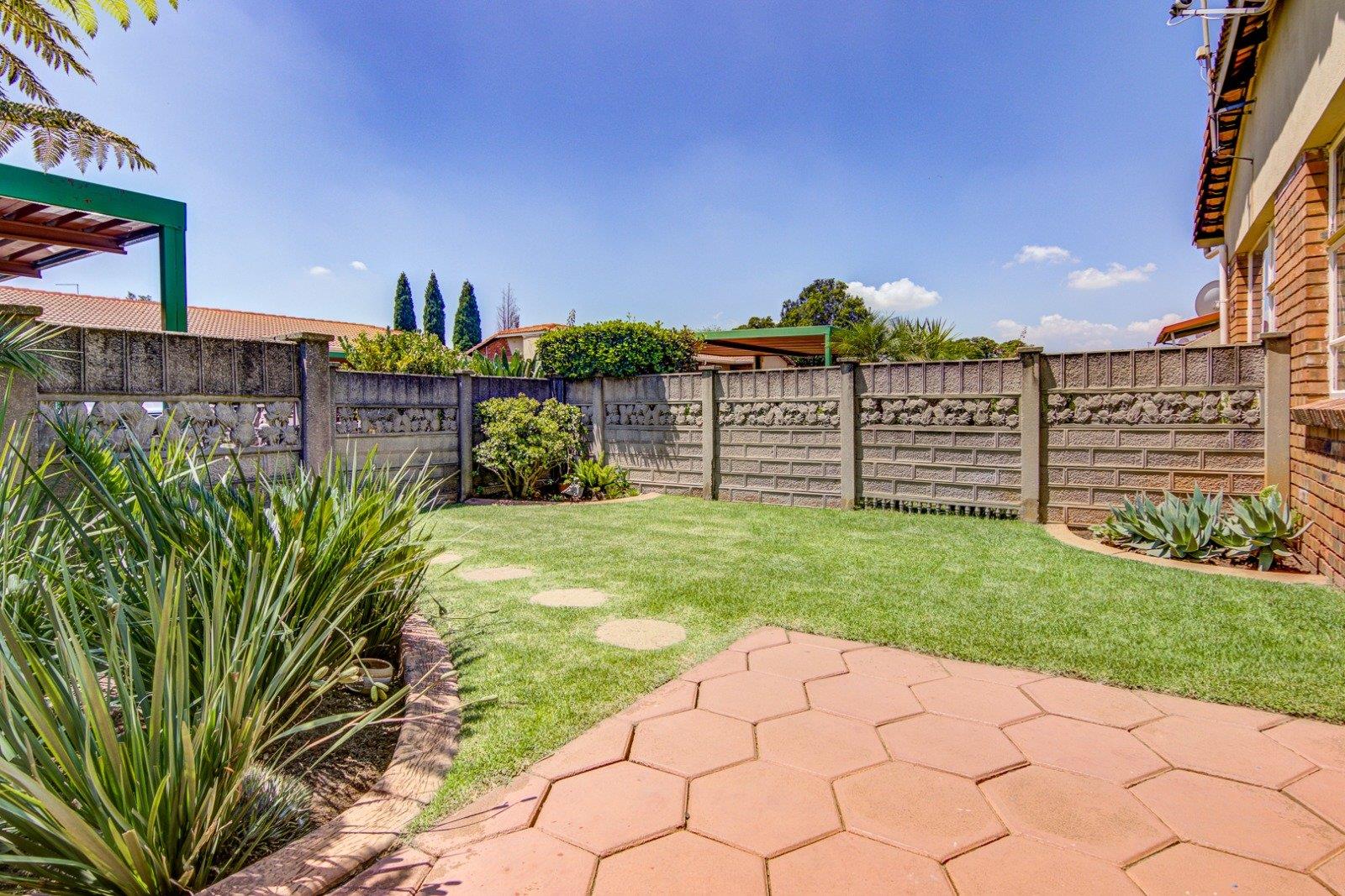 2 Bedroom Property for Sale in Beyerspark Gauteng