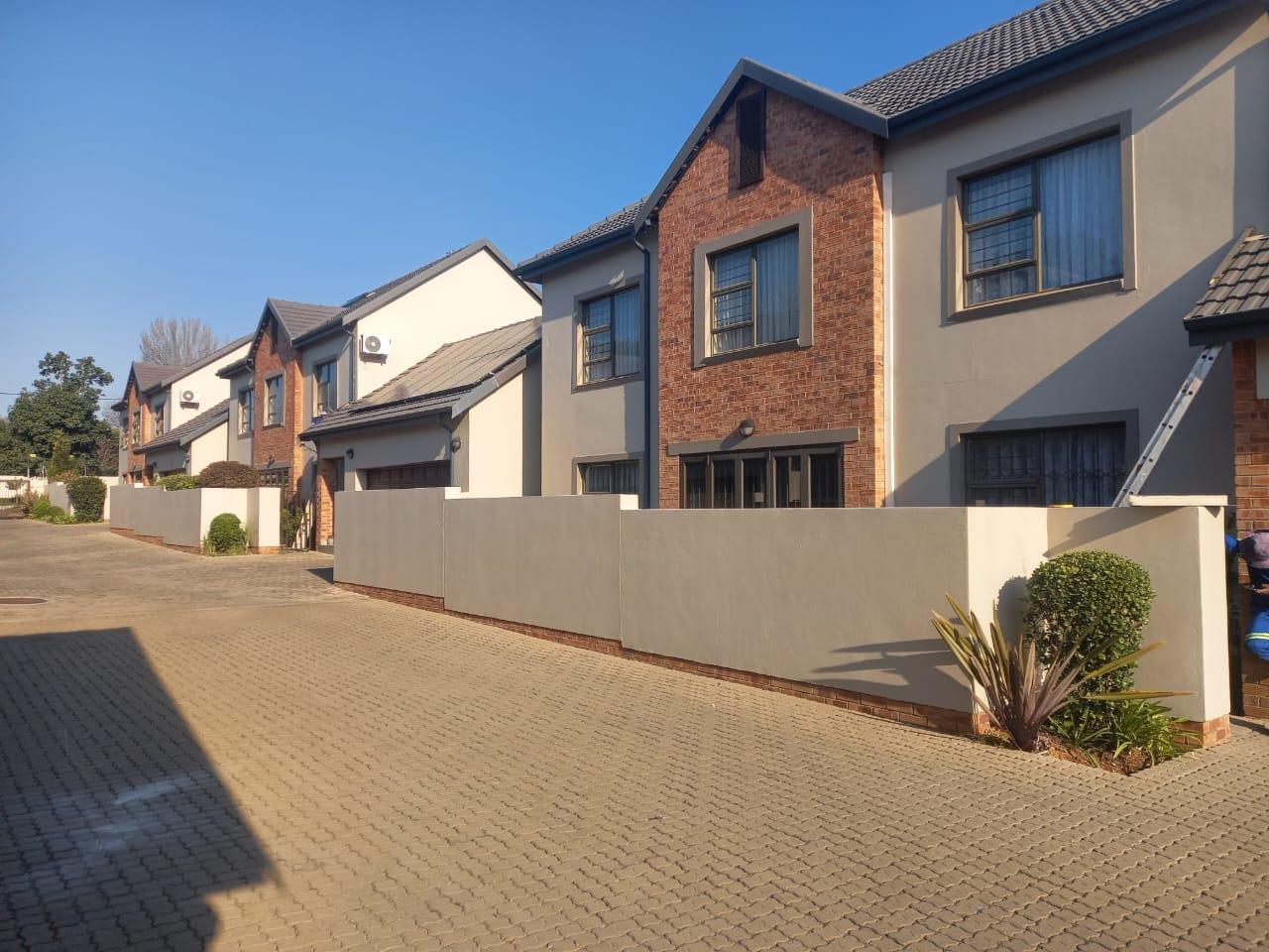 To Let 4 Bedroom Property for Rent in Fairland Gauteng