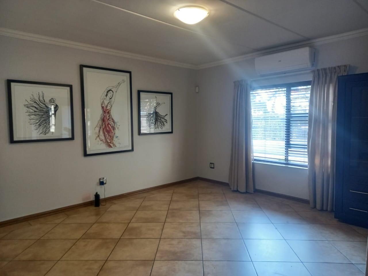 To Let 4 Bedroom Property for Rent in Fairland Gauteng