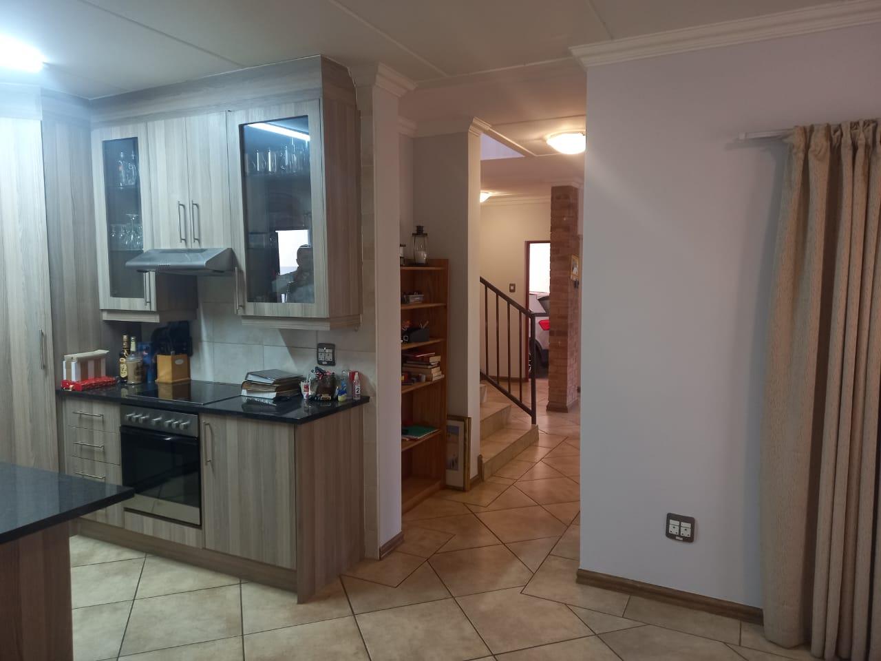 To Let 4 Bedroom Property for Rent in Fairland Gauteng