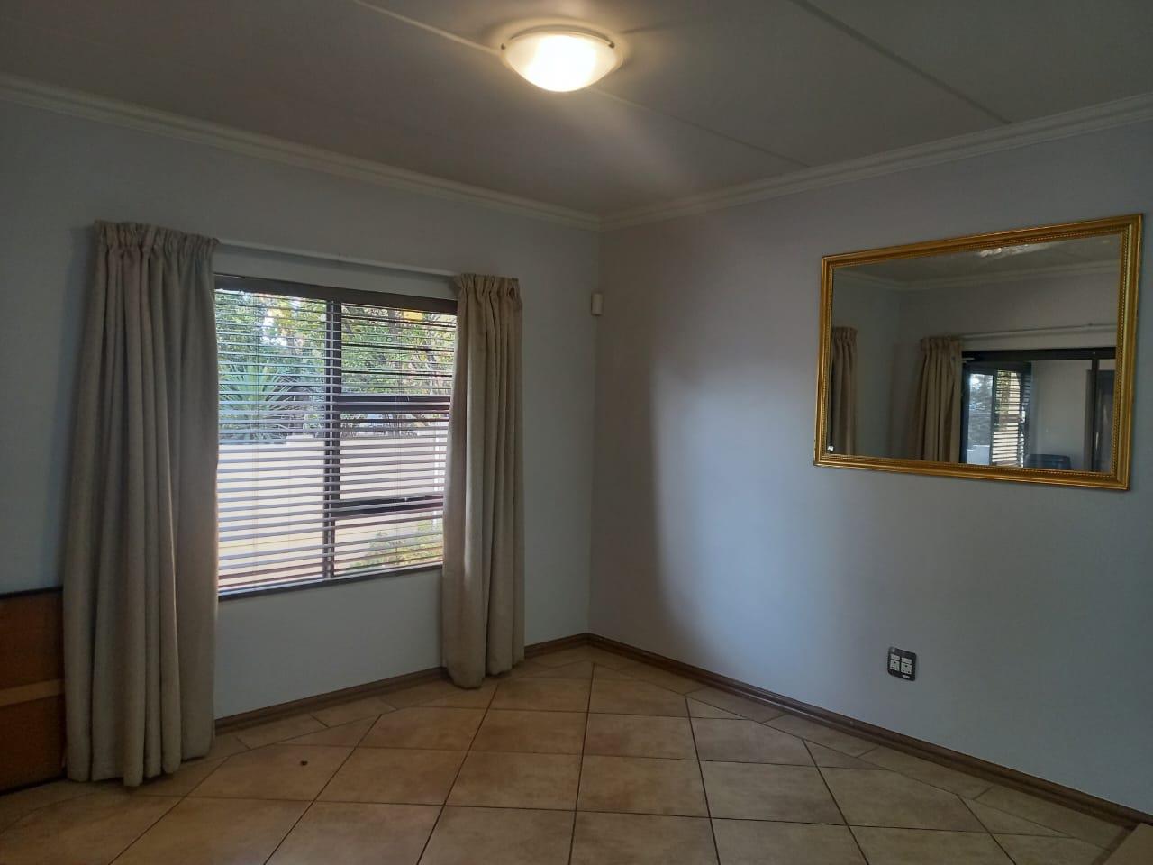 To Let 4 Bedroom Property for Rent in Fairland Gauteng