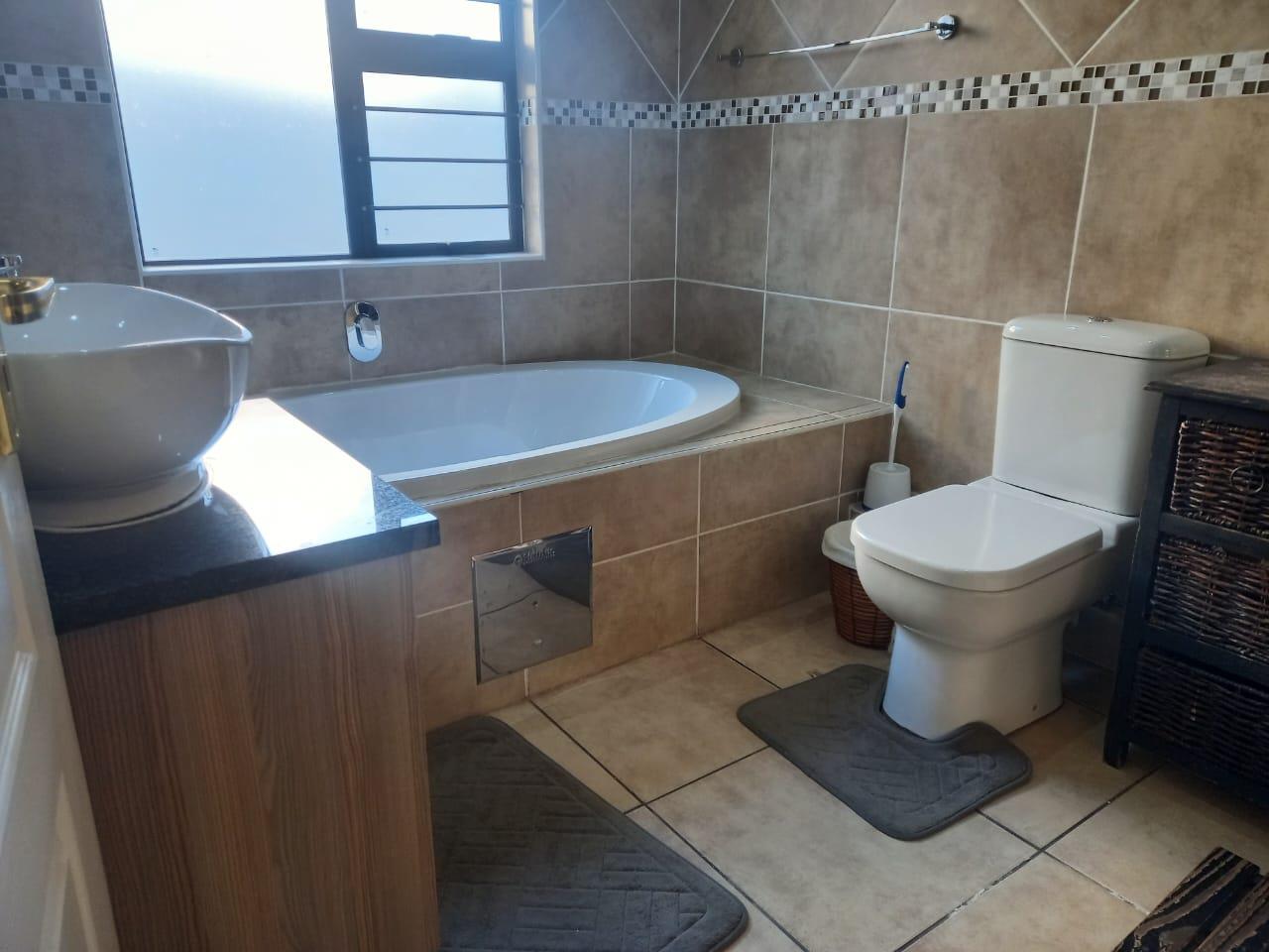 To Let 4 Bedroom Property for Rent in Fairland Gauteng