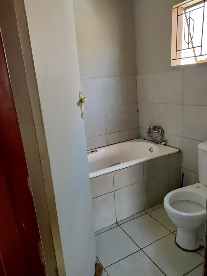 1 Bedroom Property for Sale in Lotus Gardens Gauteng