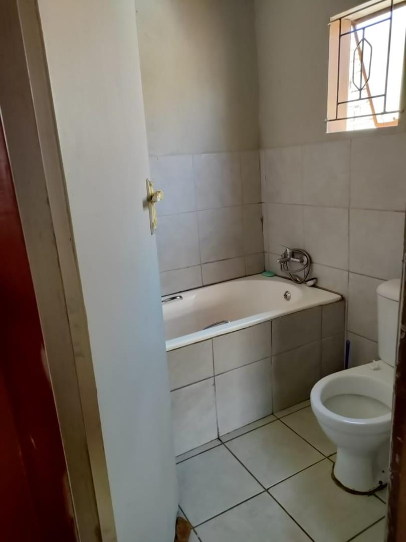 1 Bedroom Property for Sale in Lotus Gardens Gauteng