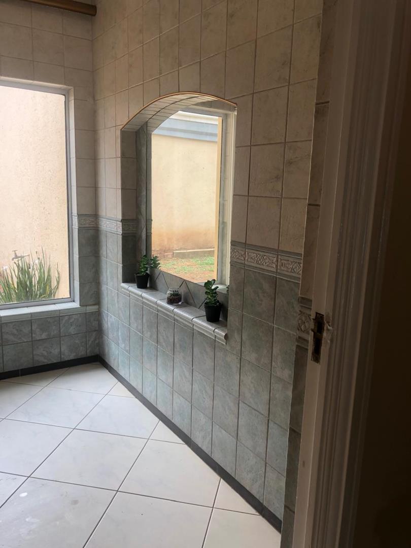 To Let 1 Bedroom Property for Rent in Bryanston Gauteng