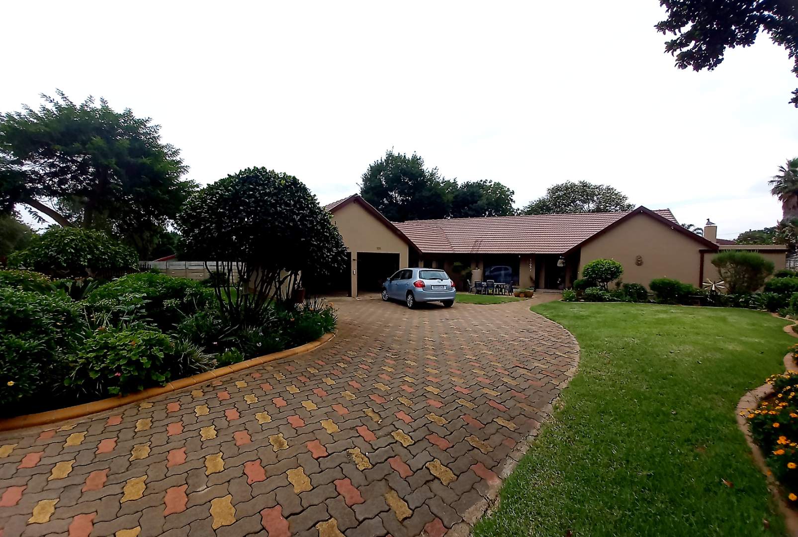 4 Bedroom Property for Sale in Glen Marais Gauteng