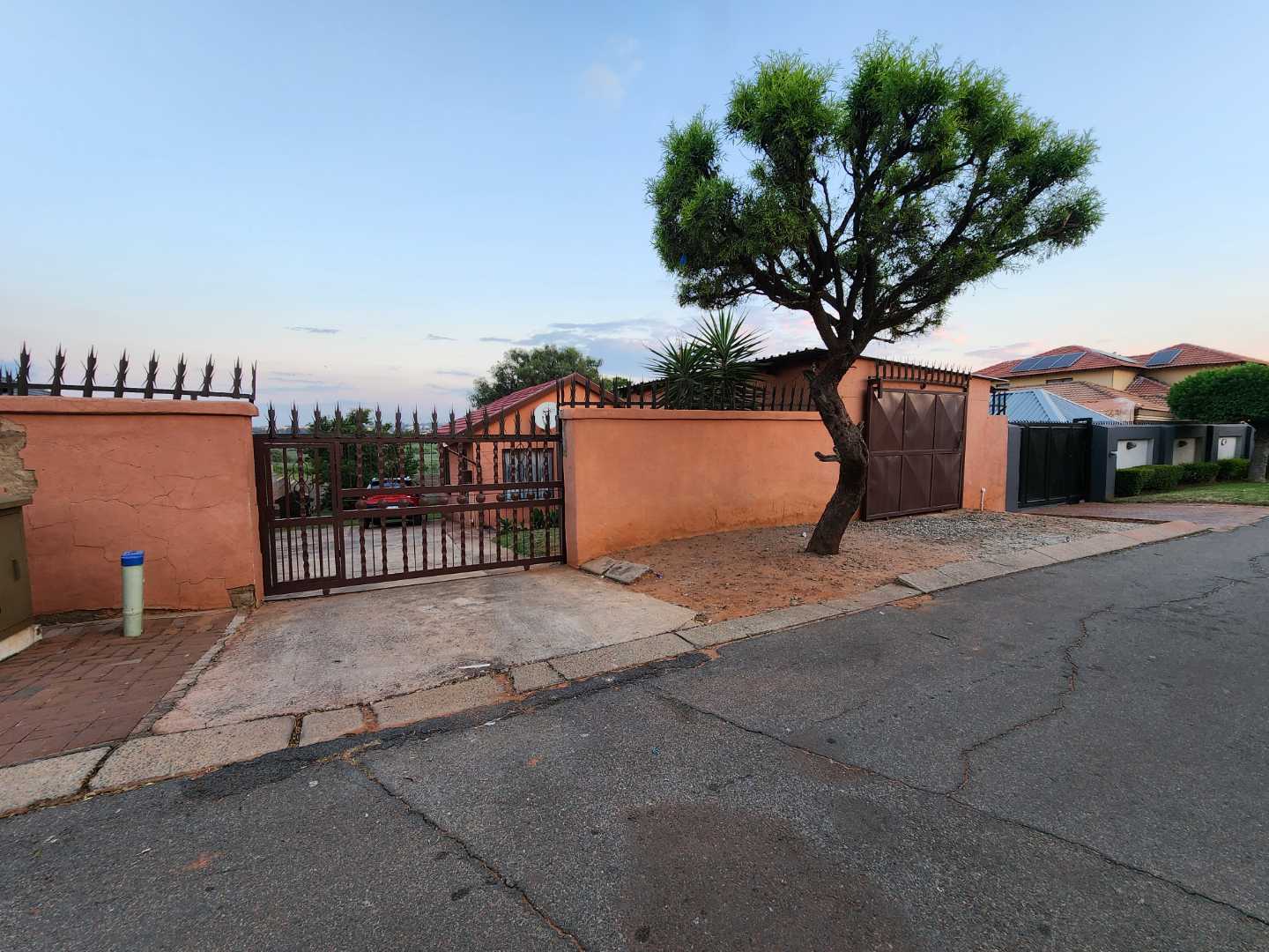 To Let 2 Bedroom Property for Rent in Groblerpark Gauteng