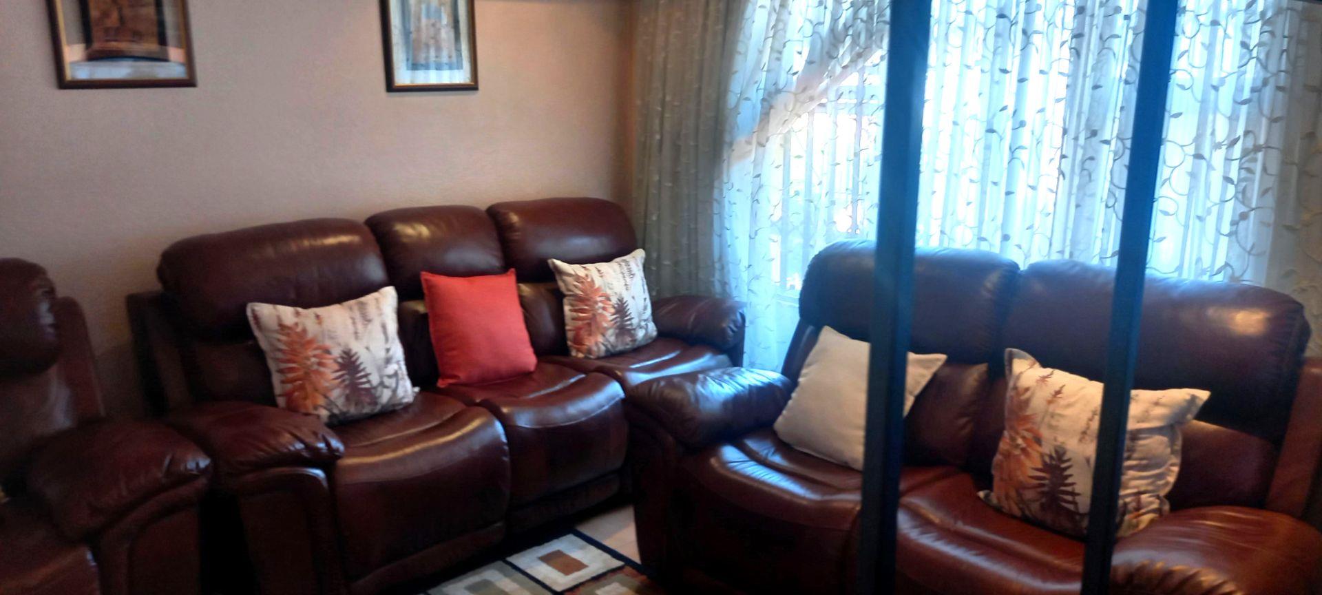 5 Bedroom Property for Sale in Brackendowns Gauteng