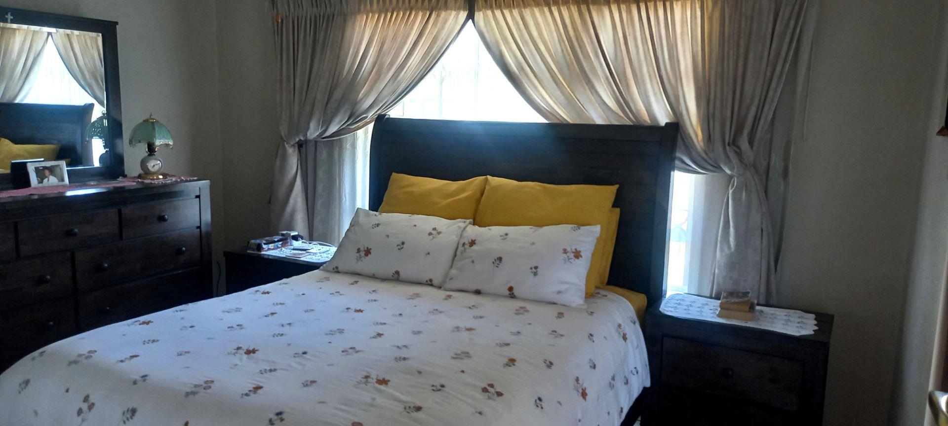 5 Bedroom Property for Sale in Brackendowns Gauteng