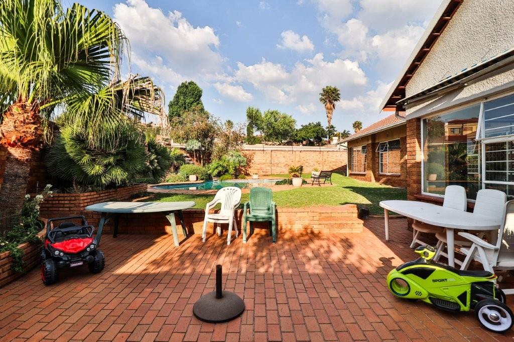 5 Bedroom Property for Sale in Glenvista Gauteng