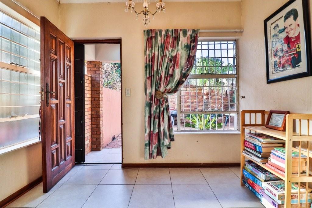 5 Bedroom Property for Sale in Glenvista Gauteng