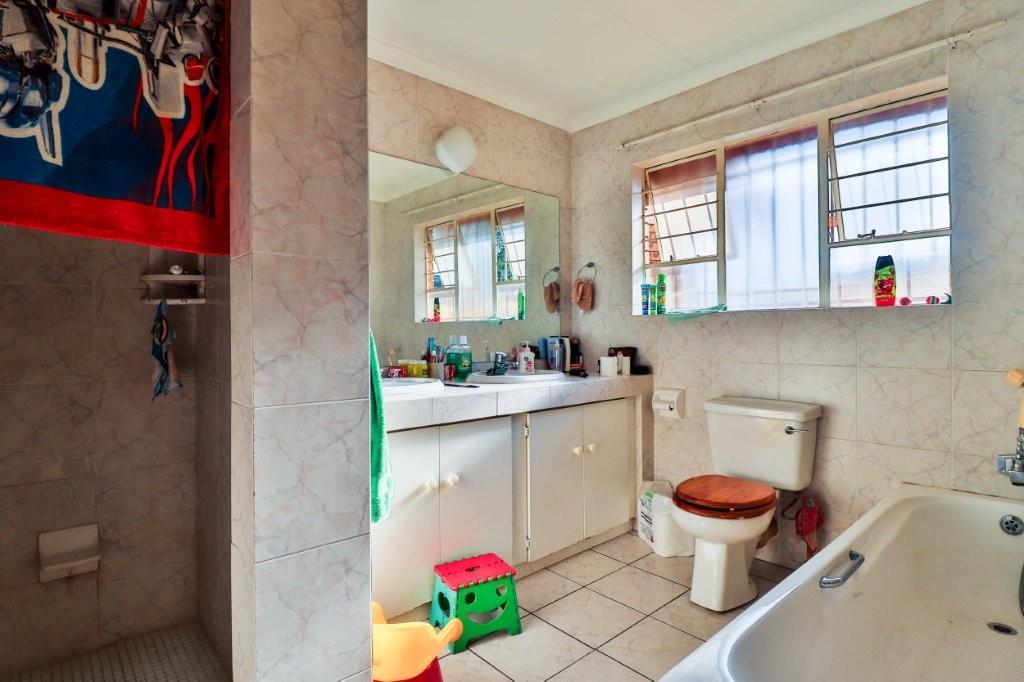 5 Bedroom Property for Sale in Glenvista Gauteng