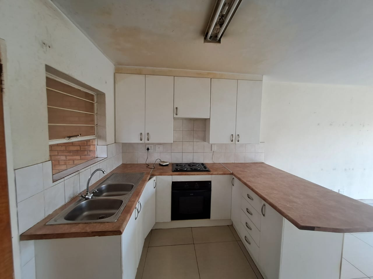 To Let 2 Bedroom Property for Rent in Heuwelsig Estate Gauteng