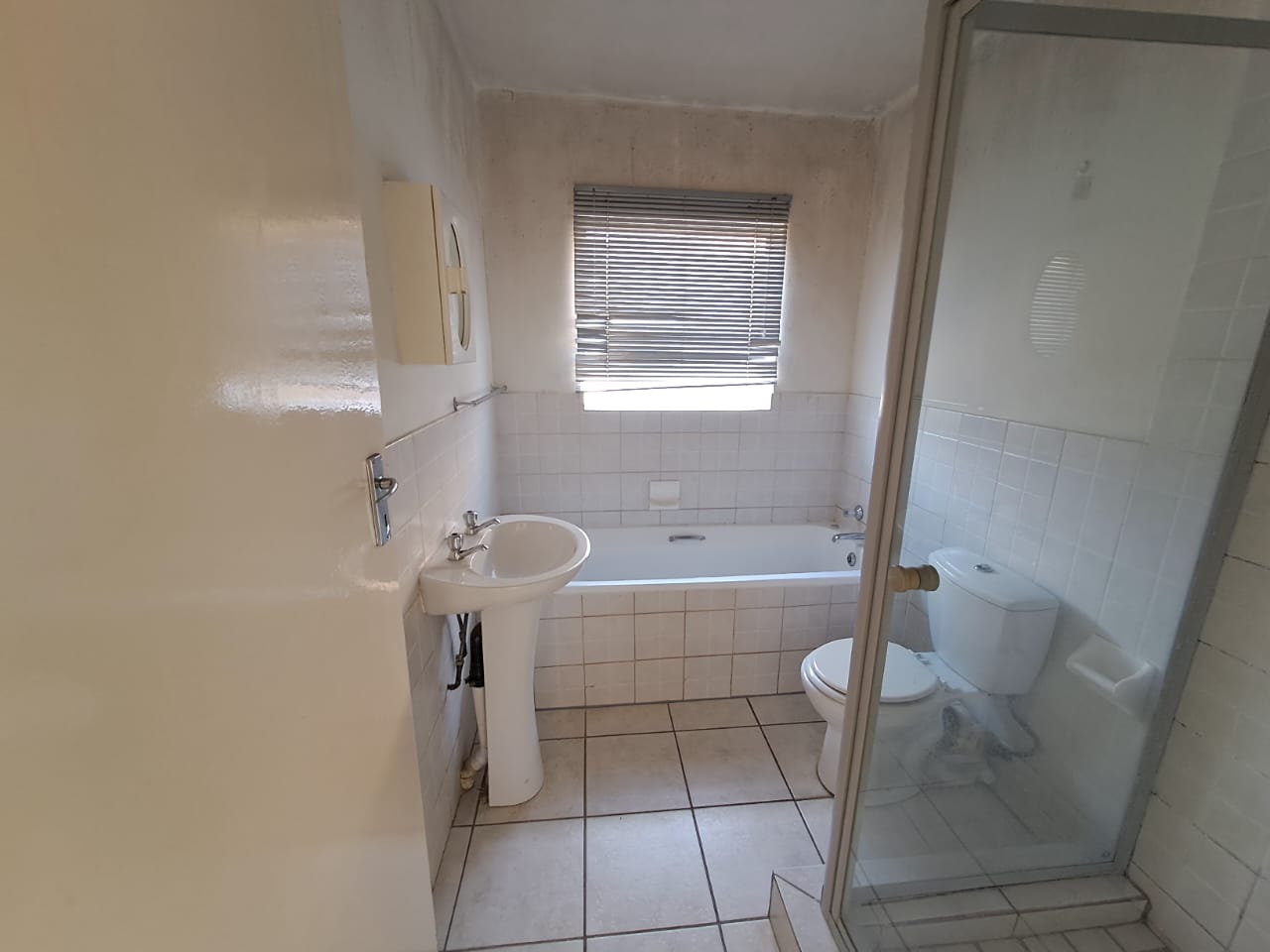 To Let 2 Bedroom Property for Rent in Heuwelsig Estate Gauteng