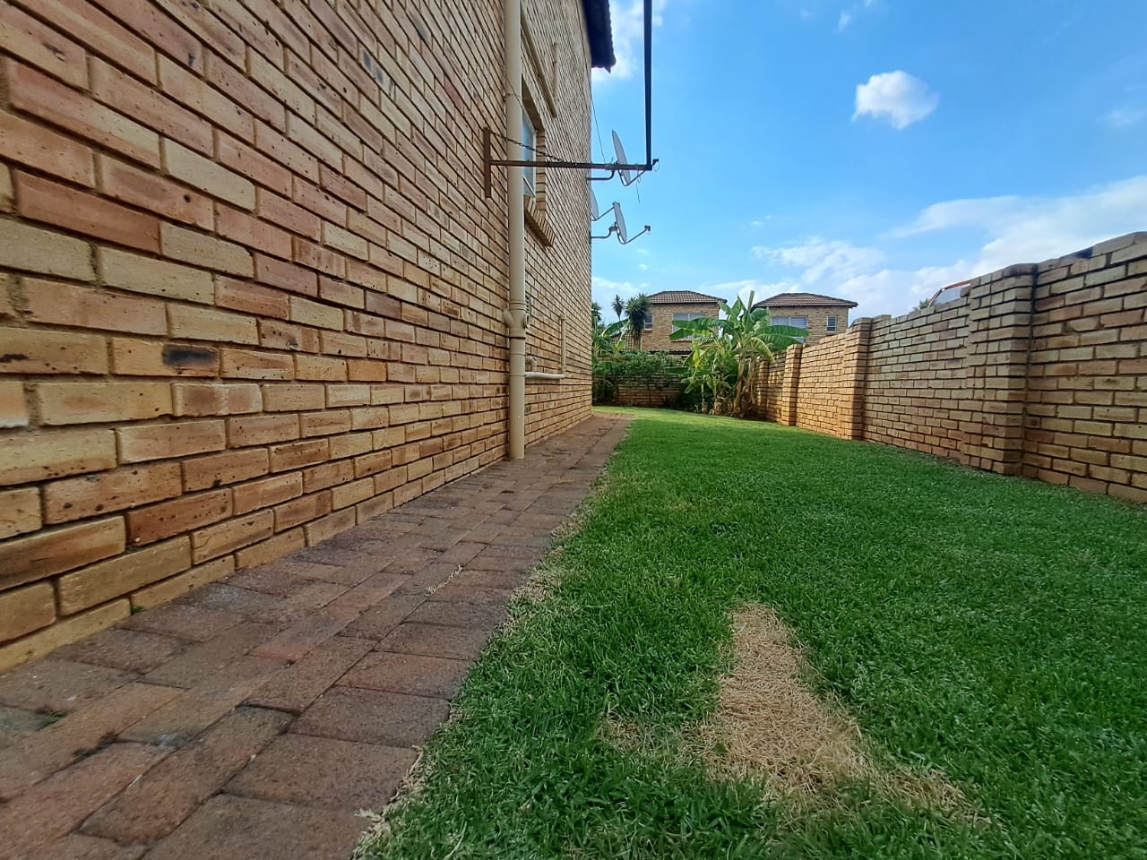 To Let 2 Bedroom Property for Rent in Heuwelsig Estate Gauteng