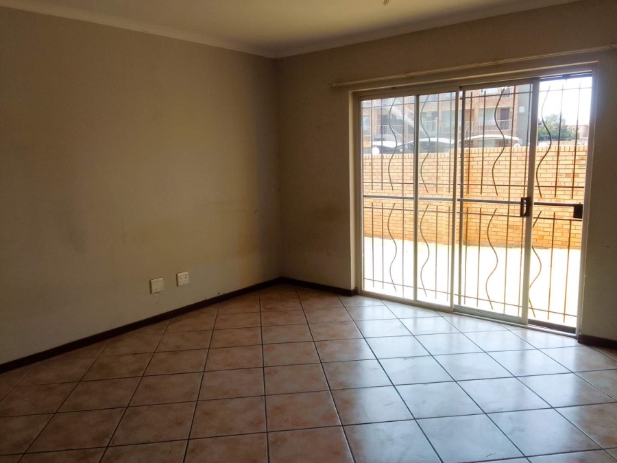 To Let 2 Bedroom Property for Rent in Greenhills Gauteng