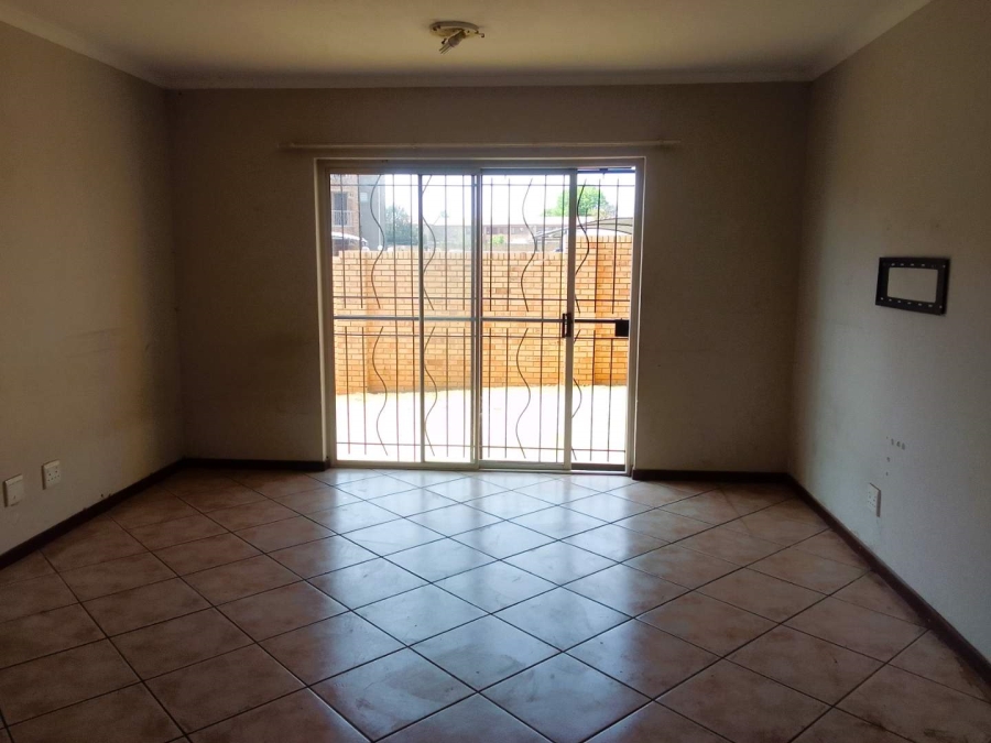 To Let 2 Bedroom Property for Rent in Greenhills Gauteng