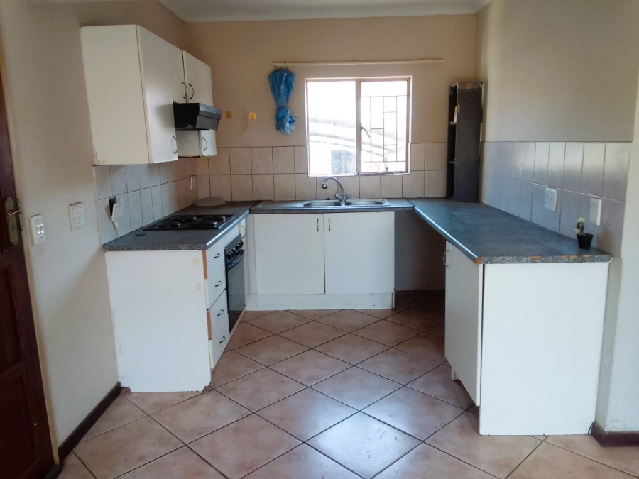 To Let 2 Bedroom Property for Rent in Greenhills Gauteng