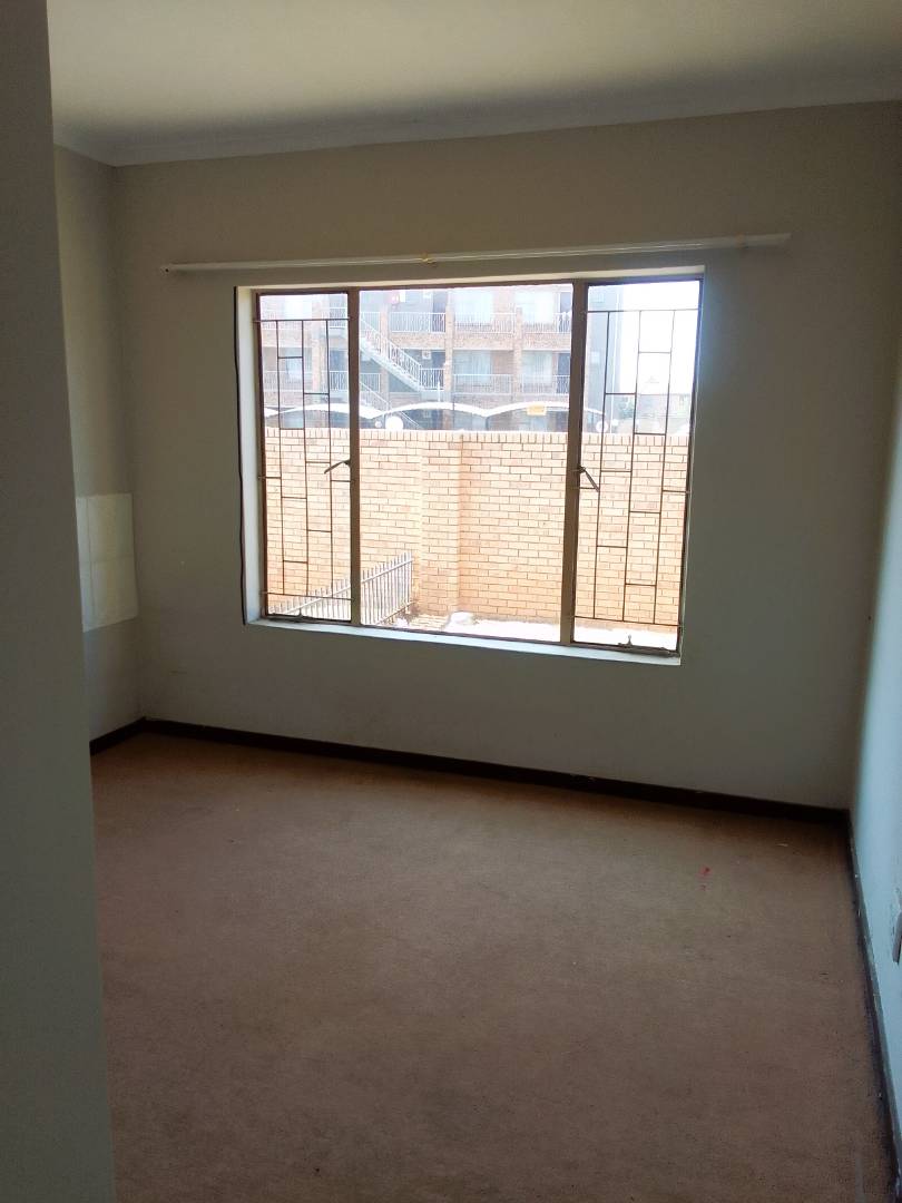 To Let 2 Bedroom Property for Rent in Greenhills Gauteng