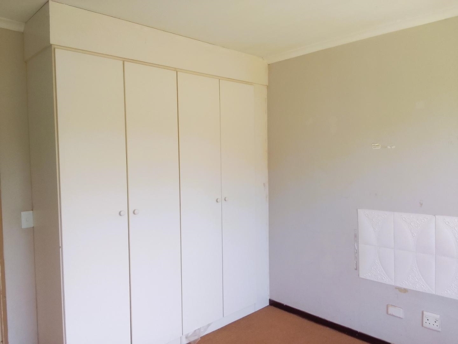 To Let 2 Bedroom Property for Rent in Greenhills Gauteng