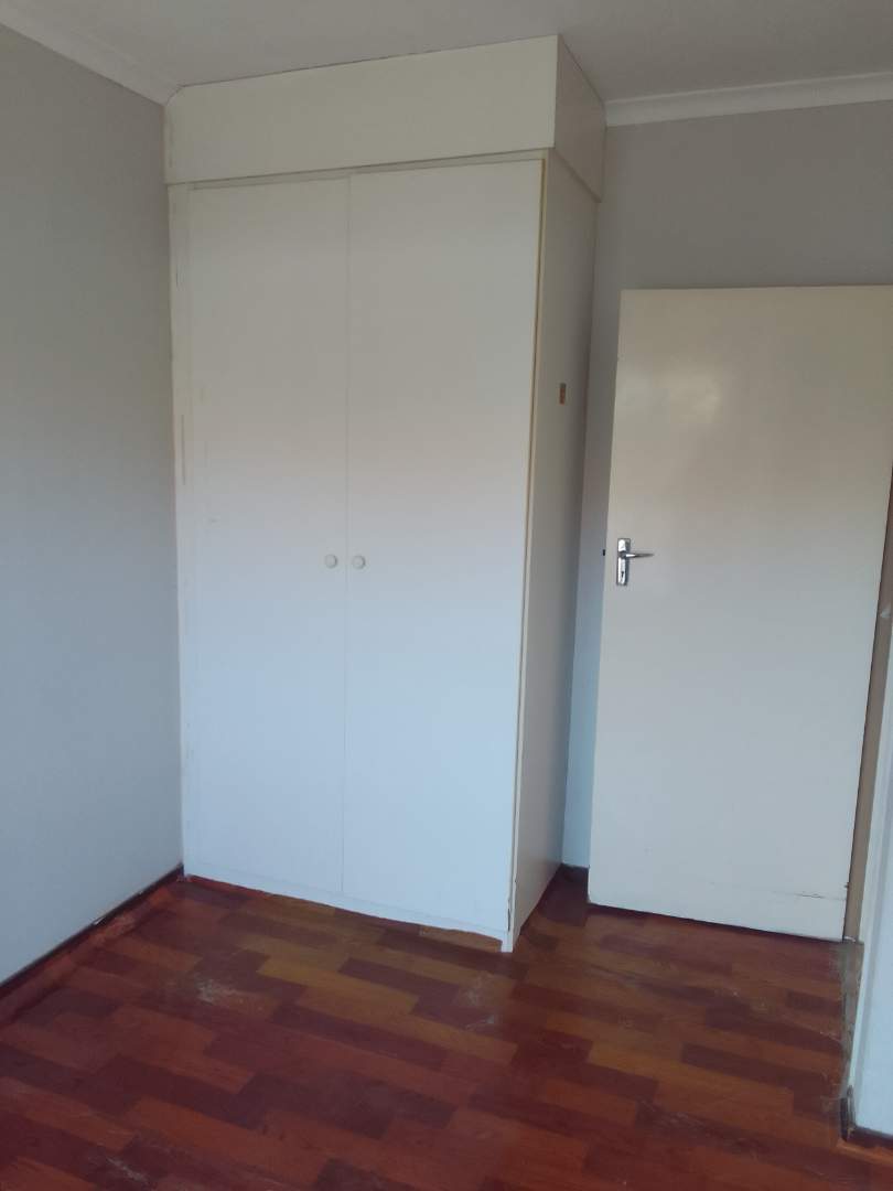 To Let 2 Bedroom Property for Rent in Greenhills Gauteng