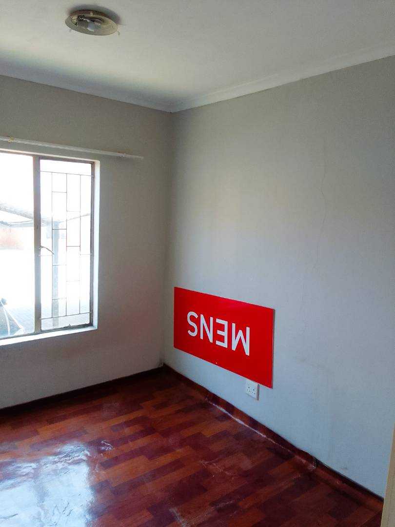 To Let 2 Bedroom Property for Rent in Greenhills Gauteng