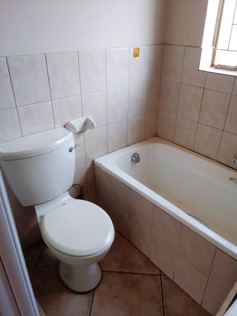 To Let 2 Bedroom Property for Rent in Greenhills Gauteng