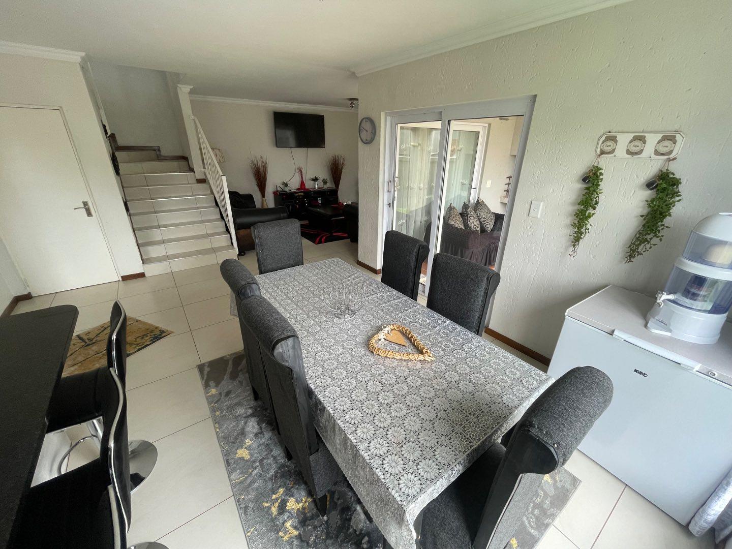 To Let 3 Bedroom Property for Rent in Eikenhof Gauteng