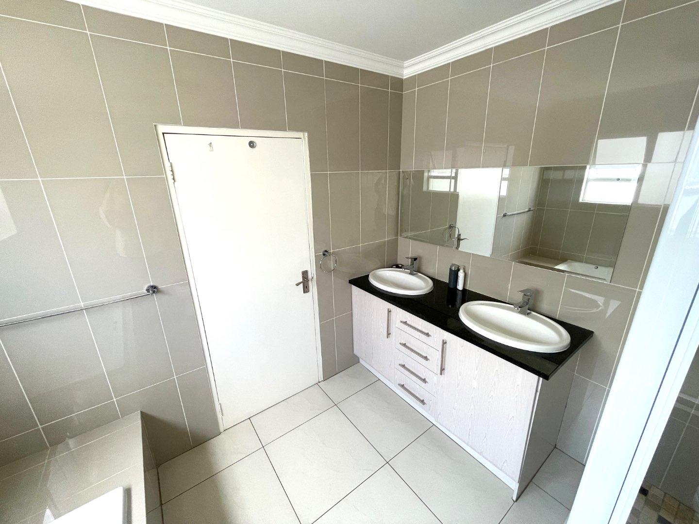 To Let 3 Bedroom Property for Rent in Eikenhof Gauteng