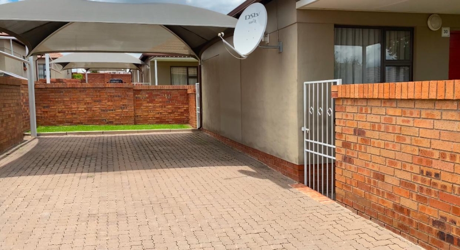 2 Bedroom Property for Sale in Kosmosdal Gauteng