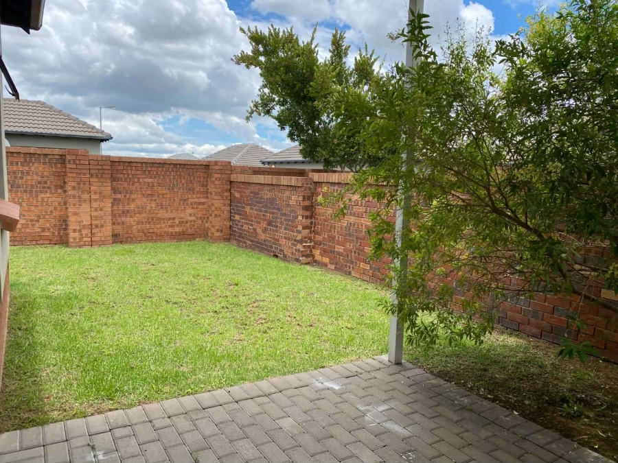 2 Bedroom Property for Sale in Kosmosdal Gauteng