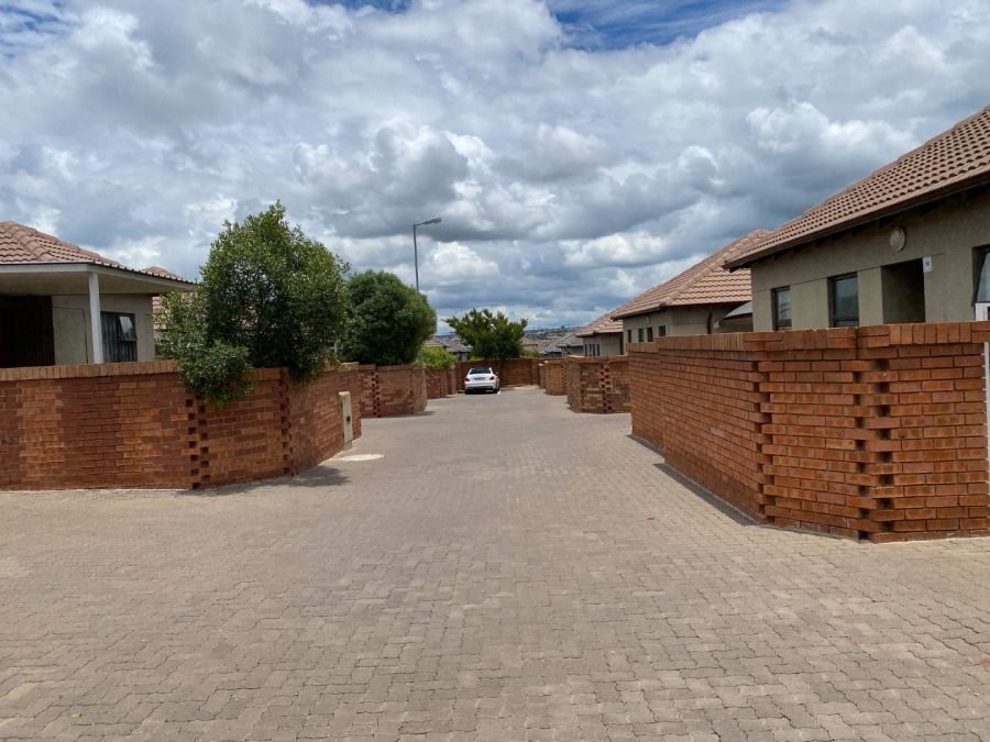 2 Bedroom Property for Sale in Kosmosdal Gauteng