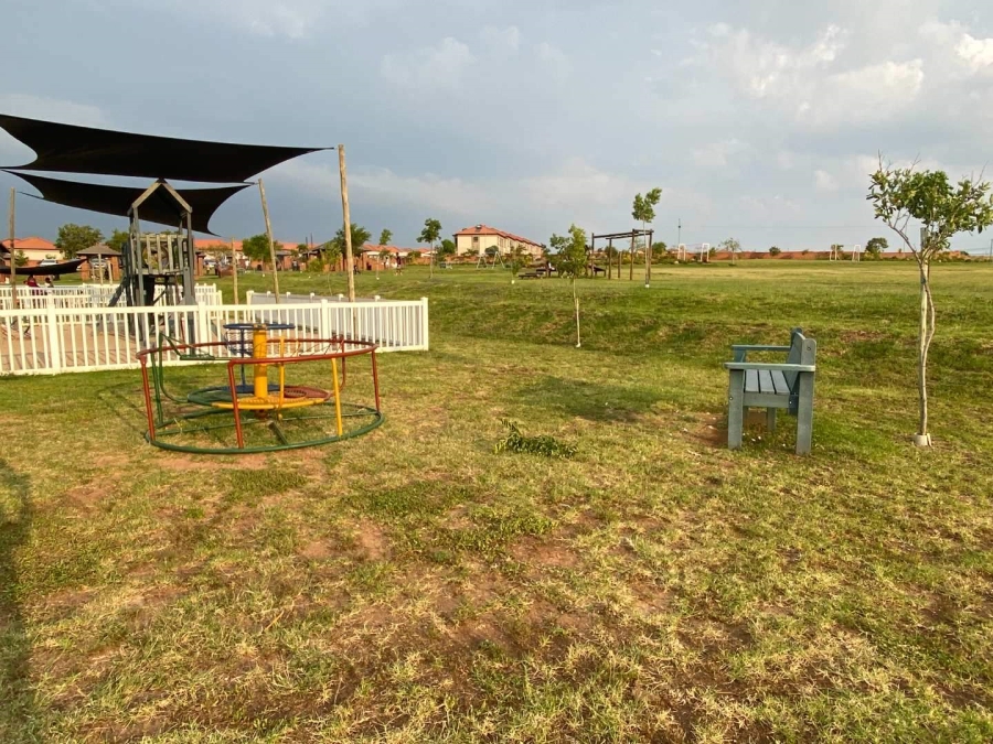 2 Bedroom Property for Sale in Kosmosdal Gauteng