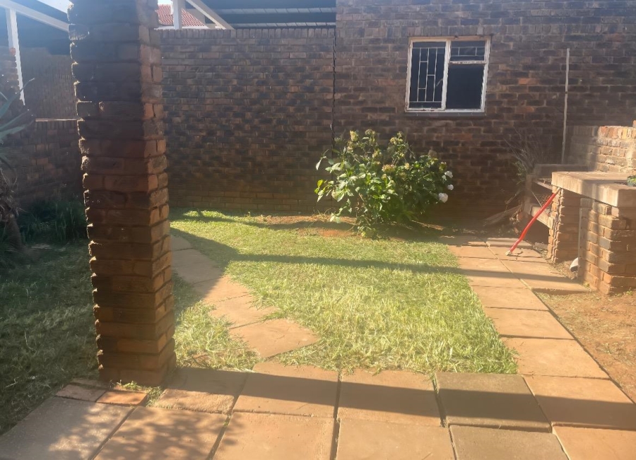 3 Bedroom Property for Sale in Clayville Gauteng