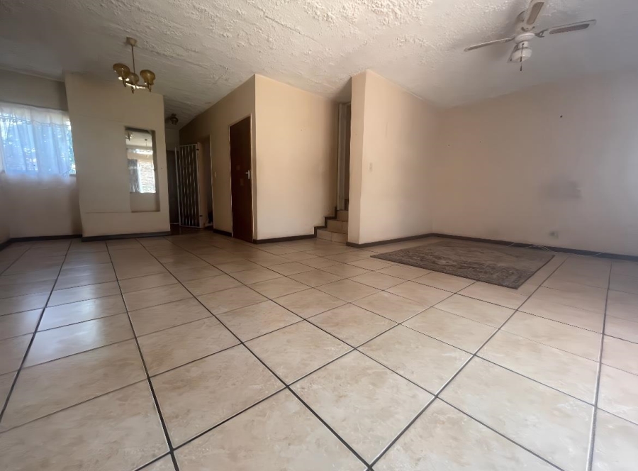 3 Bedroom Property for Sale in Clayville Gauteng