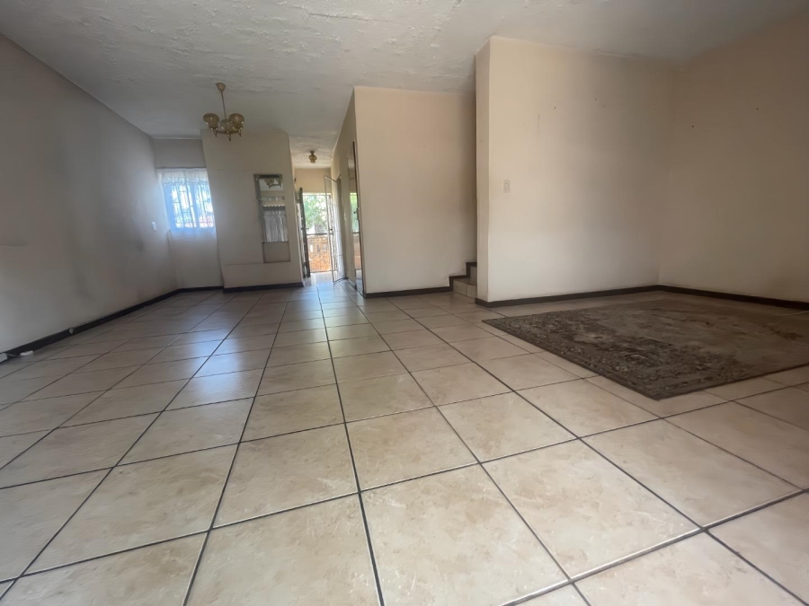 3 Bedroom Property for Sale in Clayville Gauteng