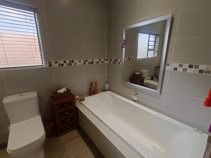 4 Bedroom Property for Sale in New Redruth Gauteng