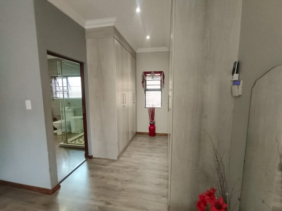 4 Bedroom Property for Sale in New Redruth Gauteng