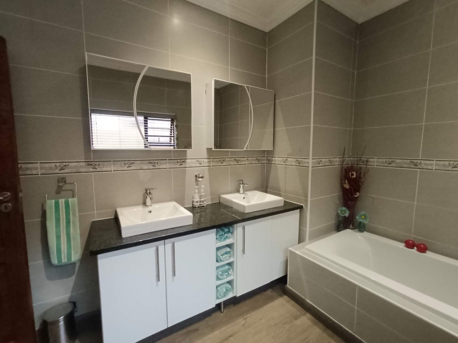 4 Bedroom Property for Sale in New Redruth Gauteng