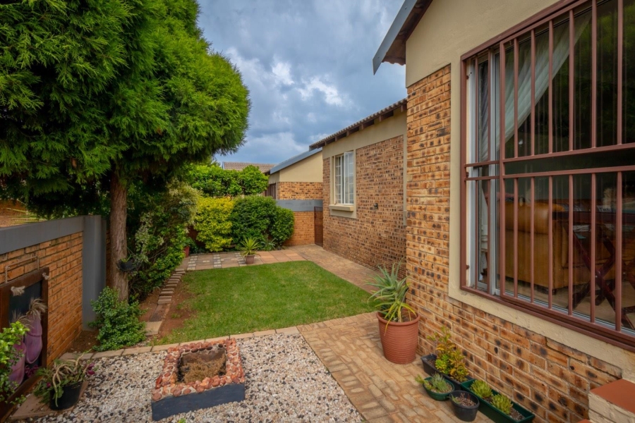 To Let 3 Bedroom Property for Rent in Honeydew Manor Gauteng