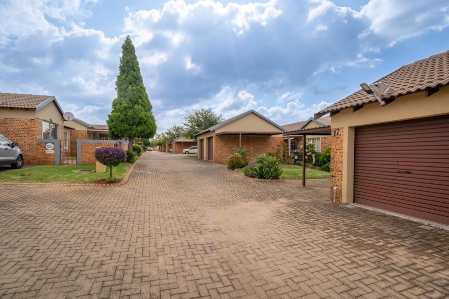 To Let 3 Bedroom Property for Rent in Honeydew Manor Gauteng