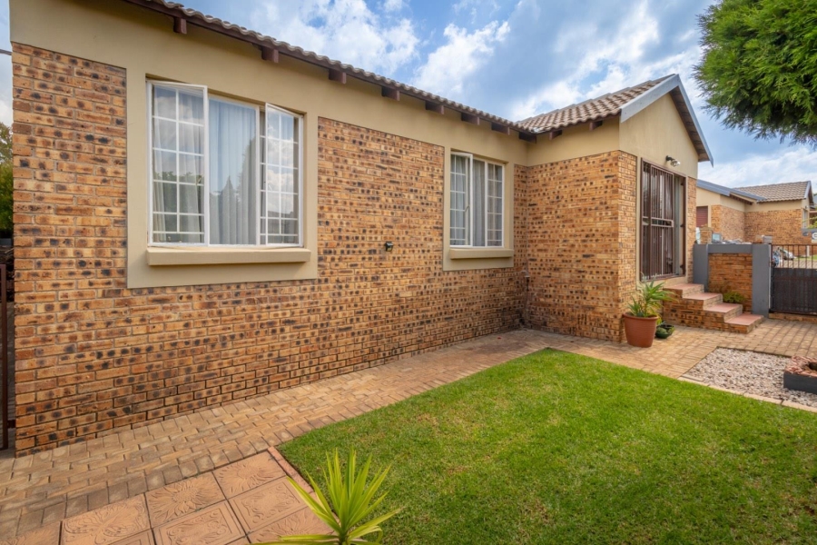 To Let 3 Bedroom Property for Rent in Honeydew Manor Gauteng