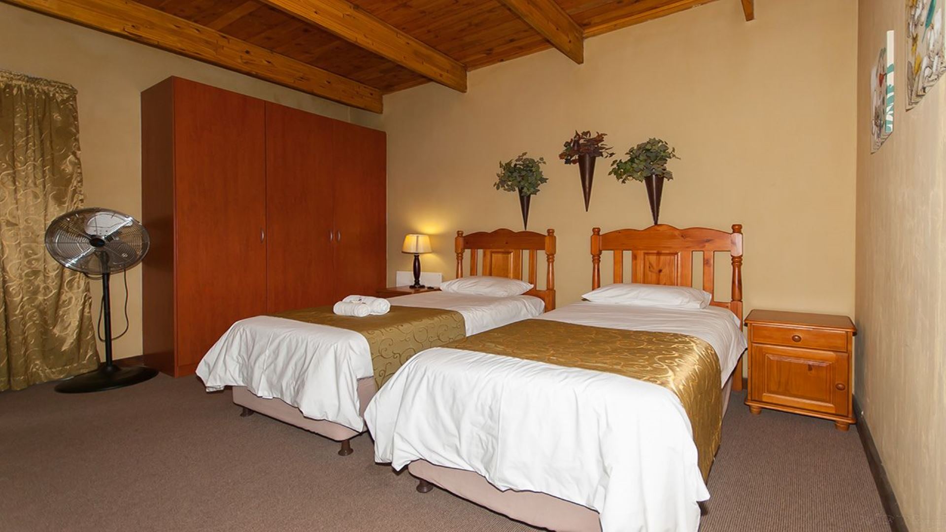 6 Bedroom Property for Sale in Glen Austin Gauteng