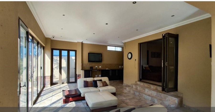 3 Bedroom Property for Sale in Greenstone Hill Gauteng