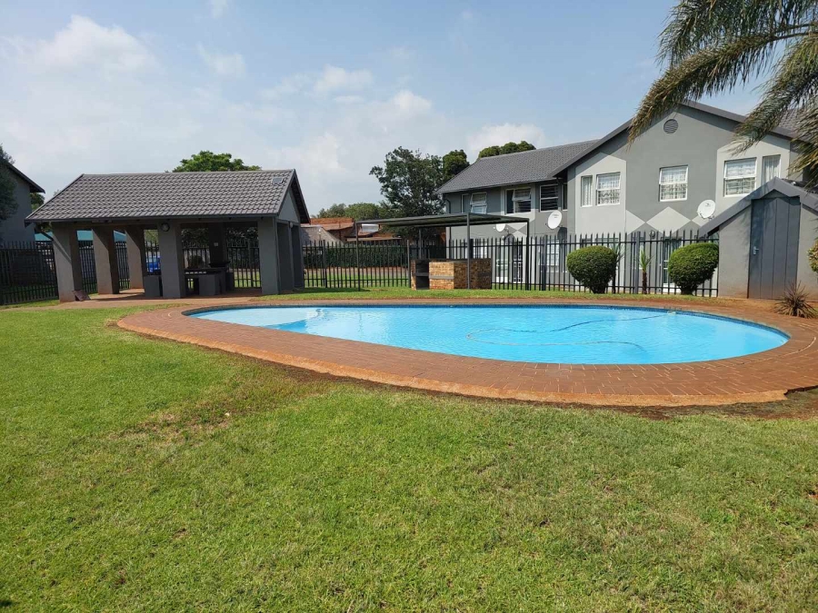 2 Bedroom Property for Sale in Ridgeway Gauteng